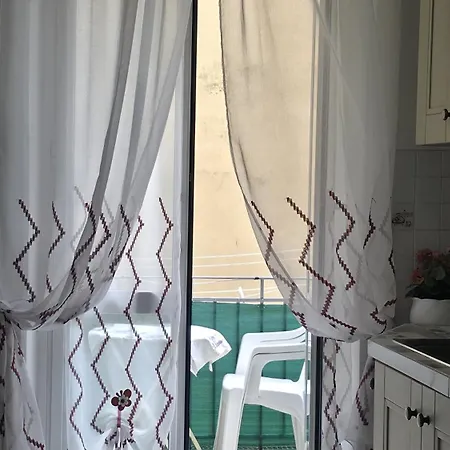 La Maison Des Caprices_ _stazione_5terre * La Spezia